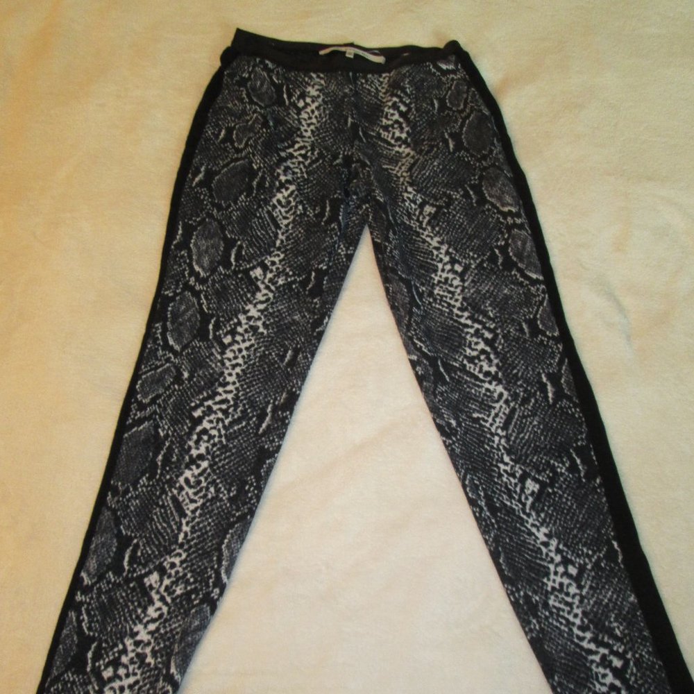 Rachel Roy Gray Snake Skin Print Textured Cropped Agatha Pants Size XS